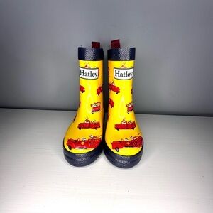 HATLEY Little Boy Vintage Fire Truck Rain Boots NWOT size 4 shiny glossy bright